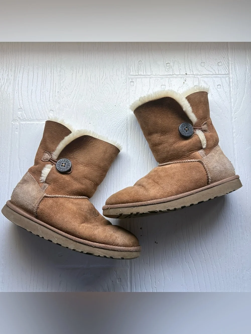 UGG Women’s Chestnut Button Short Shearling Boots, Size 7